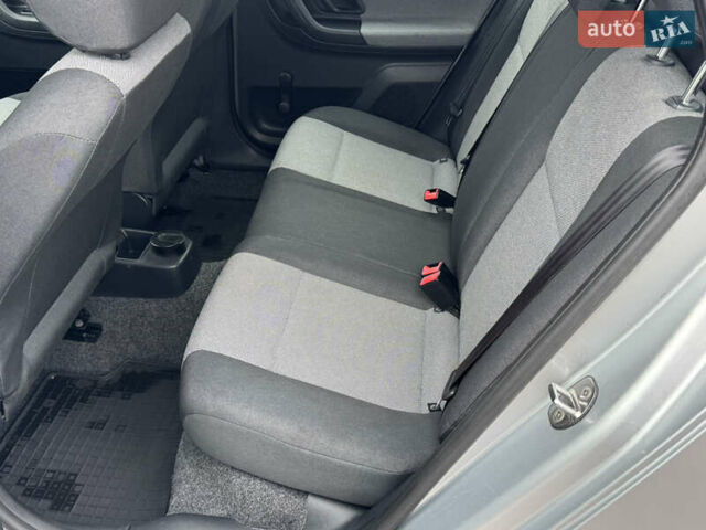 Сірий Шкода Фабія, об'ємом двигуна 1.39 л та пробігом 212 тис. км за 5800 $, фото 21 на Automoto.ua