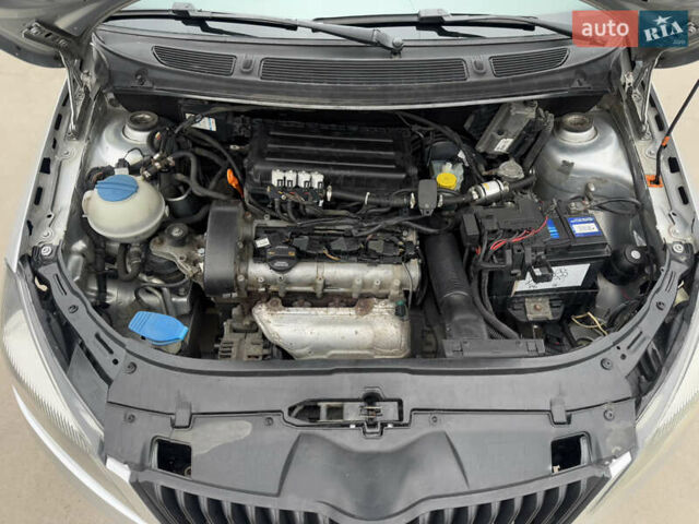 Серый Шкода Фабия, объемом двигателя 1.4 л и пробегом 240 тыс. км за 3999 $, фото 26 на Automoto.ua