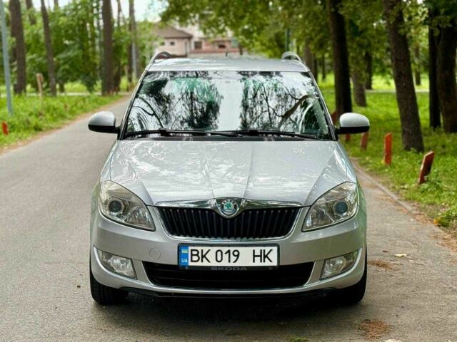 Серый Шкода Фабия, объемом двигателя 1.2 л и пробегом 147 тыс. км за 7400 $, фото 1 на Automoto.ua