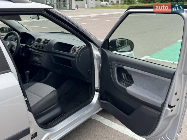 Сірий Шкода Фабія, об'ємом двигуна 1.39 л та пробігом 212 тис. км за 5800 $, фото 25 на Automoto.ua