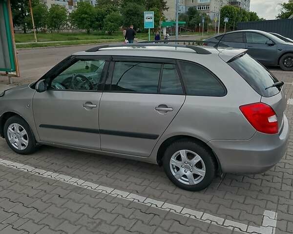 Серый Шкода Фабия, объемом двигателя 1.2 л и пробегом 270 тыс. км за 4100 $, фото 2 на Automoto.ua