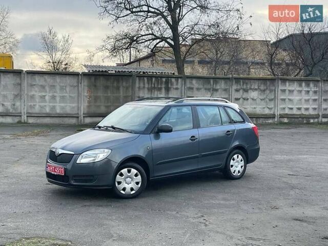 Серый Шкода Фабия, объемом двигателя 1.4 л и пробегом 196 тыс. км за 6000 $, фото 1 на Automoto.ua