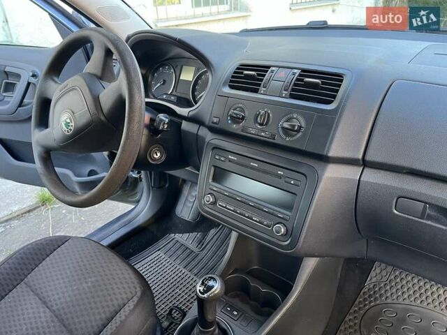 Серый Шкода Фабия, объемом двигателя 1.4 л и пробегом 165 тыс. км за 5800 $, фото 25 на Automoto.ua