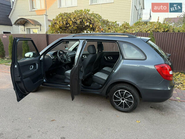 Сірий Шкода Фабія, об'ємом двигуна 0 л та пробігом 170 тис. км за 6000 $, фото 48 на Automoto.ua