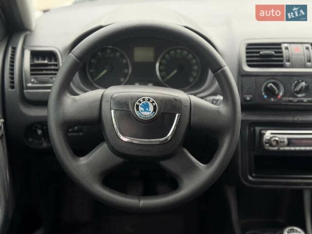 Серый Шкода Фабия, объемом двигателя 1.4 л и пробегом 240 тыс. км за 3999 $, фото 16 на Automoto.ua