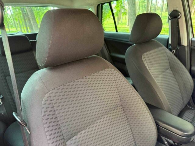 Серый Шкода Фабия, объемом двигателя 1.2 л и пробегом 147 тыс. км за 7400 $, фото 20 на Automoto.ua