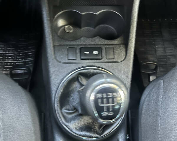 Серый Шкода Фабия, объемом двигателя 1.2 л и пробегом 210 тыс. км за 5750 $, фото 24 на Automoto.ua