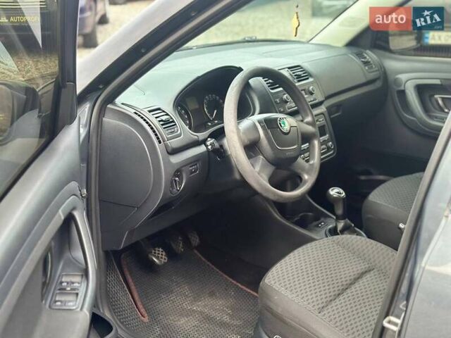 Сірий Шкода Фабія, об'ємом двигуна 1.2 л та пробігом 299 тис. км за 5300 $, фото 4 на Automoto.ua