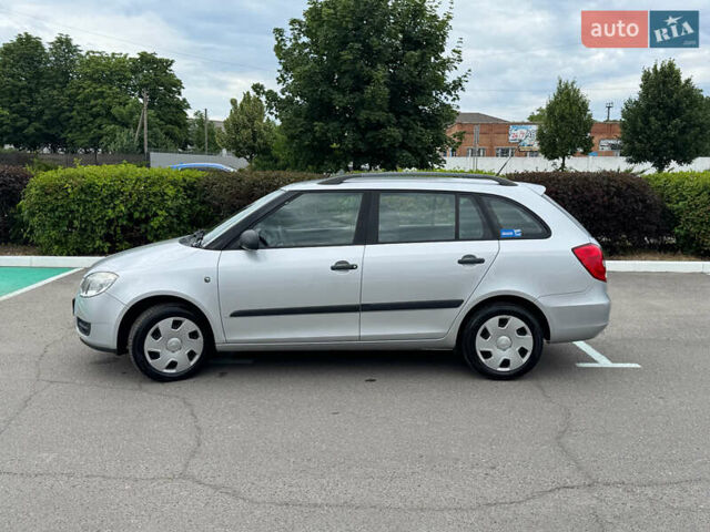 Сірий Шкода Фабія, об'ємом двигуна 1.39 л та пробігом 212 тис. км за 5800 $, фото 3 на Automoto.ua