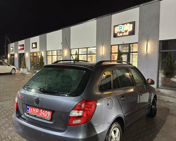 Серый Шкода Фабия, объемом двигателя 1.6 л и пробегом 202 тыс. км за 6500 $, фото 4 на Automoto.ua