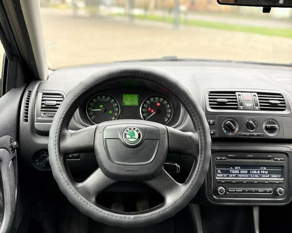 Сірий Шкода Фабія, об'ємом двигуна 1.2 л та пробігом 252 тис. км за 4950 $, фото 9 на Automoto.ua