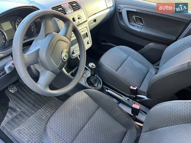 Серый Шкода Фабия, объемом двигателя 1.4 л и пробегом 165 тыс. км за 5800 $, фото 26 на Automoto.ua