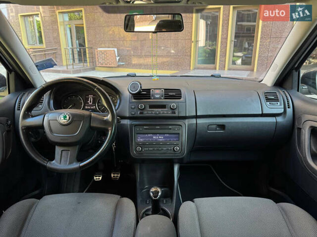 Шкода Фабия 2010 в Одессе на Automoto.ua Серый Шкода Фабия, объемом двигателя 1.2 л и пробегом 260 тыс. км за 5800 $, фото 21 на Automoto.ua