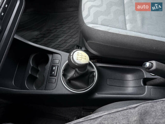 Серый Шкода Фабия, объемом двигателя 0 л и пробегом 170 тыс. км за 6000 $, фото 25 на Automoto.ua