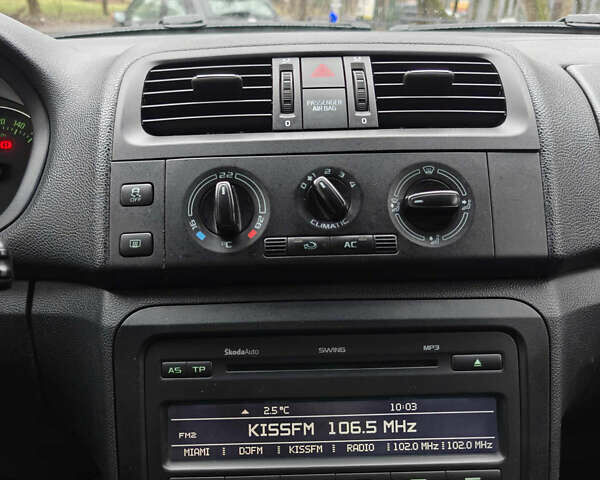 Серый Шкода Фабия, объемом двигателя 1.6 л и пробегом 276 тыс. км за 6150 $, фото 15 на Automoto.ua