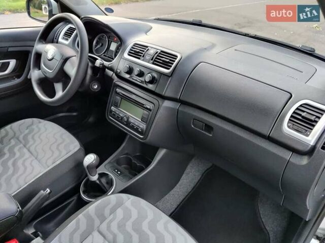 Серый Шкода Фабия, объемом двигателя 1.39 л и пробегом 179 тыс. км за 5750 $, фото 25 на Automoto.ua