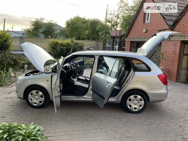 Шкода Фабия 2010 в Виннице на Automoto.ua Серый Шкода Фабия, объемом двигателя 1.4 л и пробегом 110 тыс. км за 6599 $, фото 66 на Automoto.ua