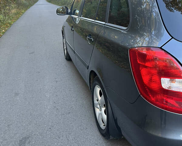 Серый Шкода Фабия, объемом двигателя 1.2 л и пробегом 210 тыс. км за 5750 $, фото 6 на Automoto.ua