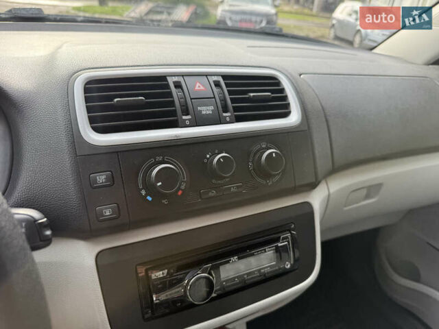 Сірий Шкода Фабія, об'ємом двигуна 1.39 л та пробігом 160 тис. км за 4000 $, фото 10 на Automoto.ua