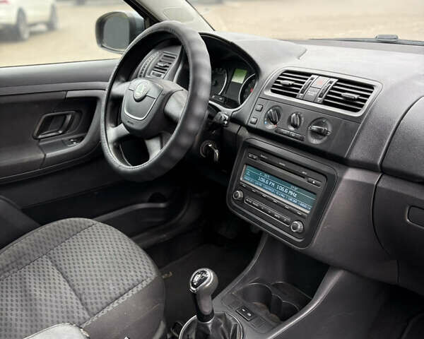 Сірий Шкода Фабія, об'ємом двигуна 1.2 л та пробігом 252 тис. км за 4950 $, фото 17 на Automoto.ua