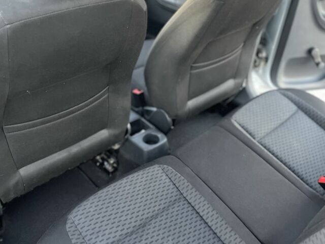 Серый Шкода Фабия, объемом двигателя 1.4 л и пробегом 173 тыс. км за 6200 $, фото 7 на Automoto.ua