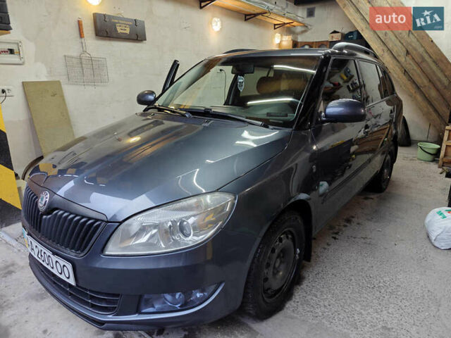 Серый Шкода Фабия, объемом двигателя 1.6 л и пробегом 276 тыс. км за 6150 $, фото 17 на Automoto.ua