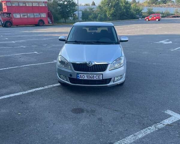 Шкода Фабия 2010 в Ужгороде на Automoto.ua Серый Шкода Фабия, объемом двигателя 1.2 л и пробегом 320 тыс. км за 5700 $, фото 5 на Automoto.ua