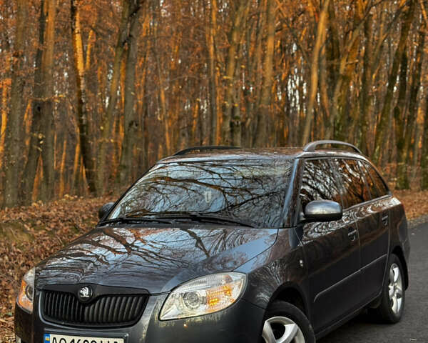 Серый Шкода Фабия, объемом двигателя 1.39 л и пробегом 316 тыс. км за 5600 $, фото 2 на Automoto.ua