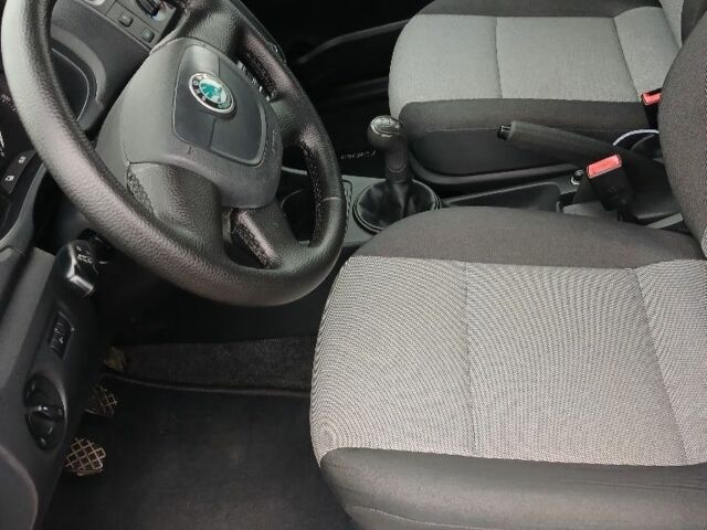 Серый Шкода Фабия, объемом двигателя 1.2 л и пробегом 209 тыс. км за 6500 $, фото 4 на Automoto.ua