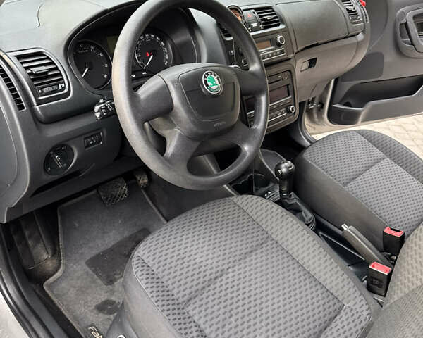 Сірий Шкода Фабія, об'ємом двигуна 1.2 л та пробігом 206 тис. км за 7200 $, фото 13 на Automoto.ua