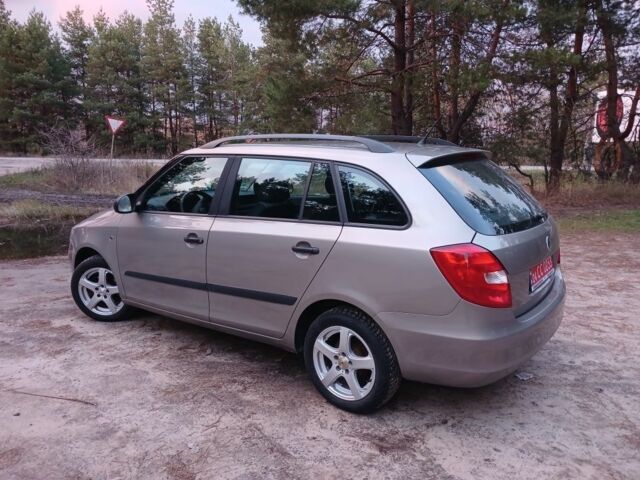 Серый Шкода Фабия, объемом двигателя 1.2 л и пробегом 209 тыс. км за 6500 $, фото 1 на Automoto.ua