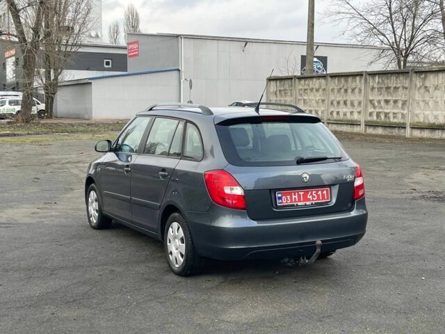 Серый Шкода Фабия, объемом двигателя 0 л и пробегом 186 тыс. км за 6000 $, фото 2 на Automoto.ua