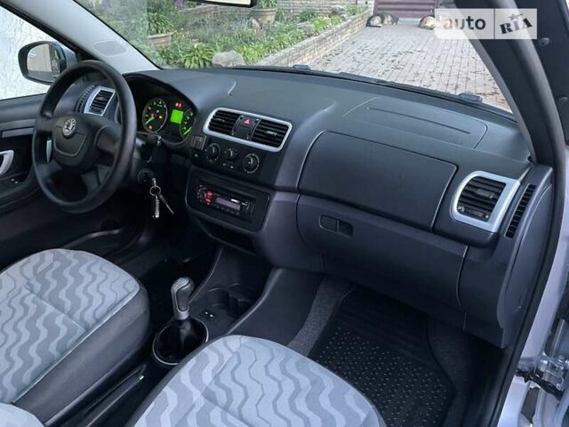 Шкода Фабия 2010 в Виннице на Automoto.ua Серый Шкода Фабия, объемом двигателя 1.4 л и пробегом 110 тыс. км за 6599 $, фото 119 на Automoto.ua