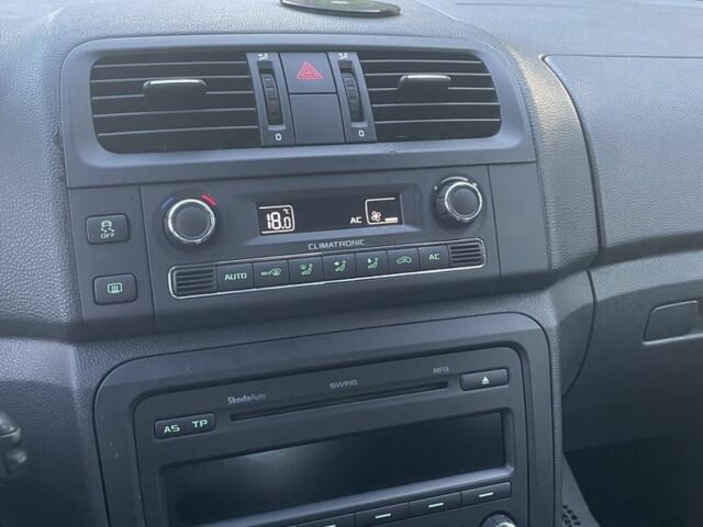 Серый Шкода Фабия, объемом двигателя 1.6 л и пробегом 215 тыс. км за 5750 $, фото 7 на Automoto.ua