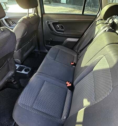 Серый Шкода Фабия, объемом двигателя 1.6 л и пробегом 202 тыс. км за 5200 $, фото 7 на Automoto.ua