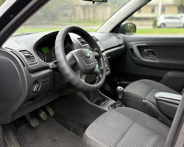 Сірий Шкода Фабія, об'ємом двигуна 1.2 л та пробігом 252 тис. км за 4950 $, фото 12 на Automoto.ua
