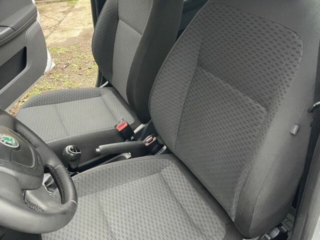 Серый Шкода Фабия, объемом двигателя 1.4 л и пробегом 195 тыс. км за 6000 $, фото 13 на Automoto.ua