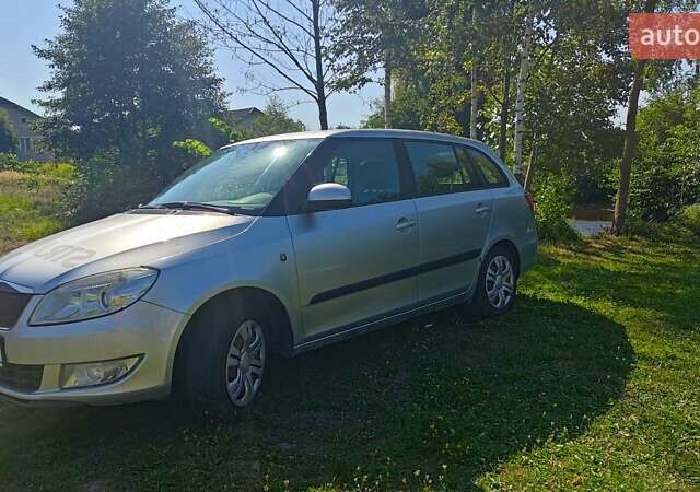 Сірий Шкода Фабія, об'ємом двигуна 1.6 л та пробігом 300 тис. км за 5500 $, фото 2 на Automoto.ua