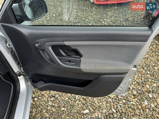 Сірий Шкода Фабія, об'ємом двигуна 1.6 л та пробігом 233 тис. км за 5500 $, фото 22 на Automoto.ua