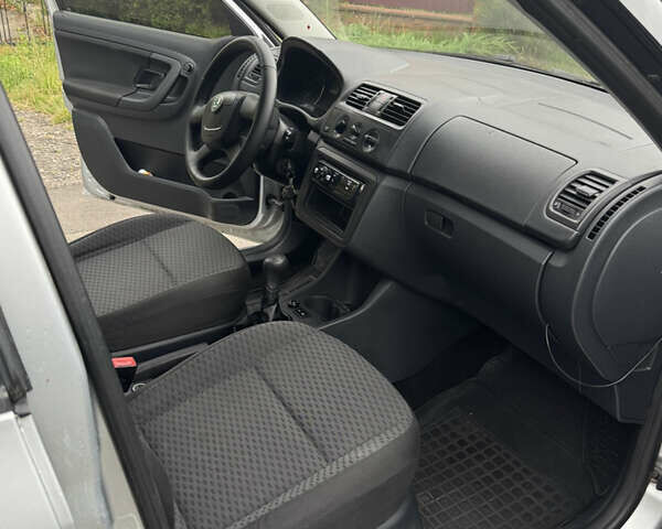 Сірий Шкода Фабія, об'ємом двигуна 1.39 л та пробігом 224 тис. км за 5250 $, фото 9 на Automoto.ua