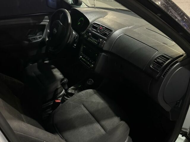 Серый Шкода Фабия, объемом двигателя 1.6 л и пробегом 400 тыс. км за 4500 $, фото 10 на Automoto.ua