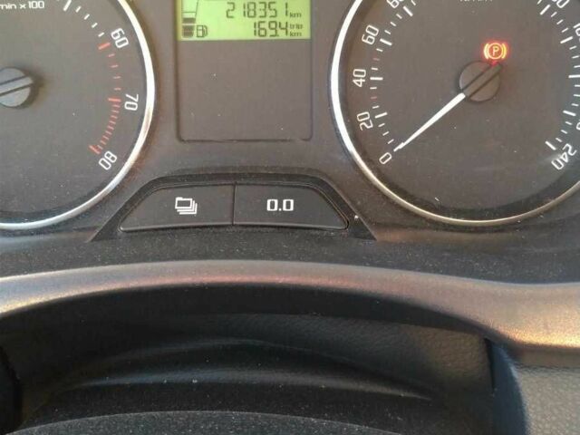 Серый Шкода Фабия, объемом двигателя 1.4 л и пробегом 218 тыс. км за 5000 $, фото 8 на Automoto.ua