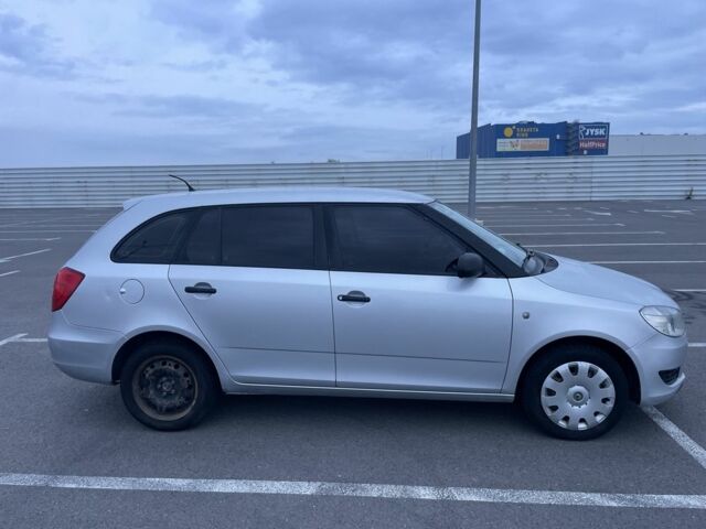 Серый Шкода Фабия, объемом двигателя 1.6 л и пробегом 340 тыс. км за 5650 $, фото 2 на Automoto.ua