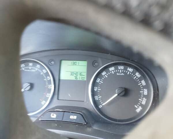 Сірий Шкода Фабія, об'ємом двигуна 1.6 л та пробігом 304 тис. км за 5200 $, фото 3 на Automoto.ua