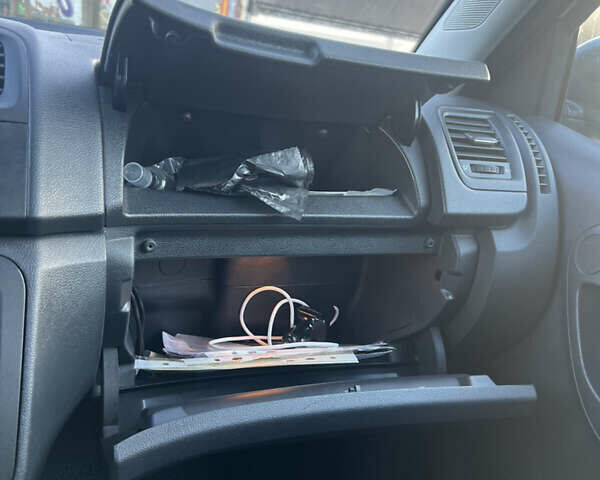 Сірий Шкода Фабія, об'ємом двигуна 1.2 л та пробігом 300 тис. км за 4399 $, фото 32 на Automoto.ua