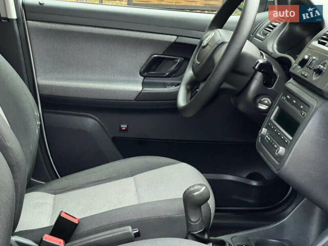 Шкода Фабия 2011 в Трускавце на Automoto.ua Серый Шкода Фабия, объемом двигателя 1.6 л и пробегом 242 тыс. км за 5950 $, фото 77 на Automoto.ua