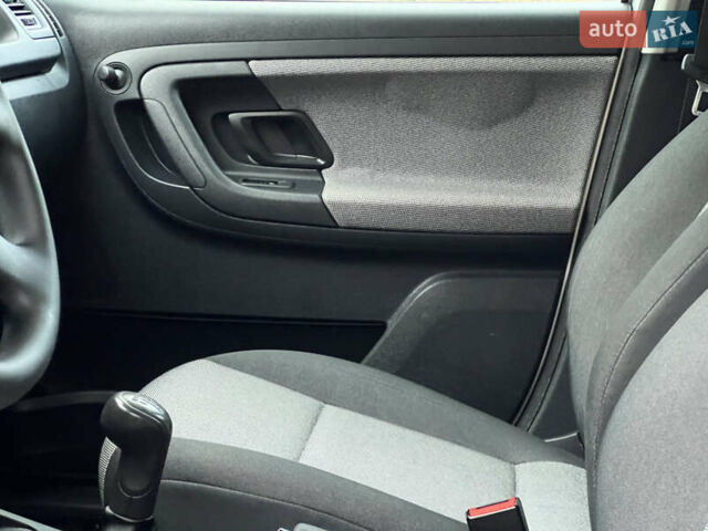 Шкода Фабия 2011 в Трускавце на Automoto.ua Серый Шкода Фабия, объемом двигателя 1.6 л и пробегом 242 тыс. км за 5950 $, фото 67 на Automoto.ua