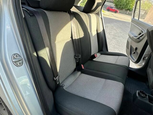 Серый Шкода Фабия, объемом двигателя 1.2 л и пробегом 300 тыс. км за 1500 $, фото 3 на Automoto.ua