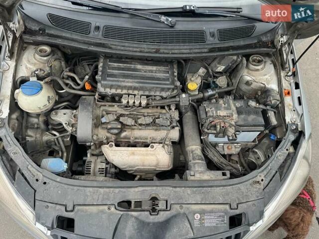 Сірий Шкода Фабія, об'ємом двигуна 1.39 л та пробігом 224 тис. км за 5250 $, фото 12 на Automoto.ua