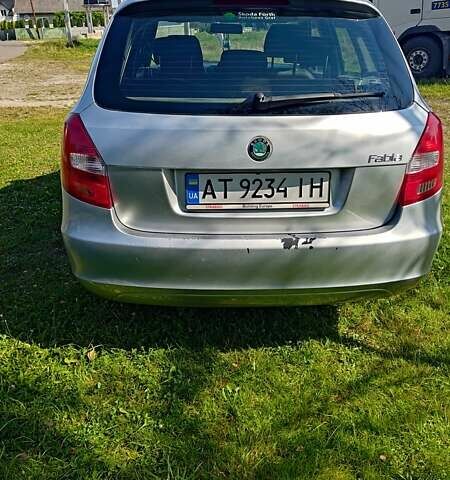 Сірий Шкода Фабія, об'ємом двигуна 1.6 л та пробігом 300 тис. км за 5500 $, фото 5 на Automoto.ua